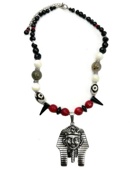 COLLARES ORIGINALES EN BLANCO NEGRO Y ROJO CON ESFINGE PLATEADA