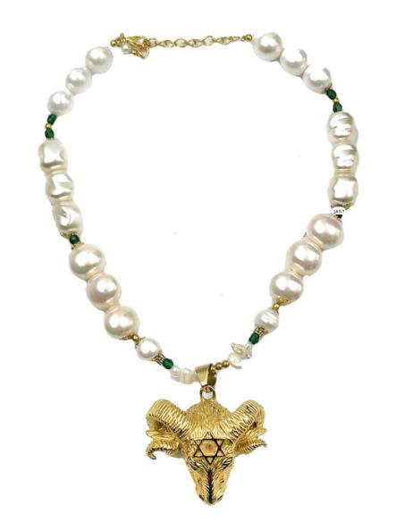 COLLARES DE PERLAS CON ORIGINAL COLGANTE DE CARNERO DORADO