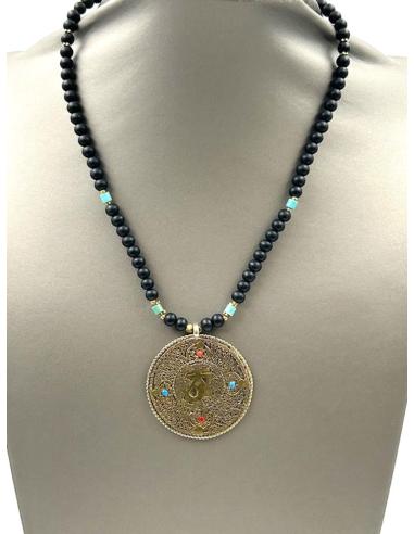 COLLARES NEGROS CON ORIGINAL MANDALA DORADO Y OM TIBETANO