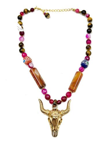 COLLARES FUCSIAS Y MARRONES CON CABEZA BUFALO DORADA