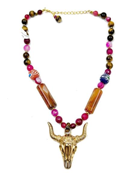 COLLARES FUCSIAS Y MARRONES CON CABEZA BUFALO DORADA
