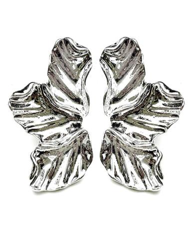 PENDIENTES PLATEADOS EN DISEÑO DE HOJAS COMO ABANICOS