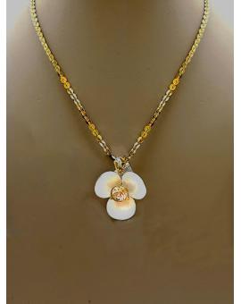 COLLARES DORADOS BONITOS CON FLOR BLANCA DE NACAR Y CRISTAL