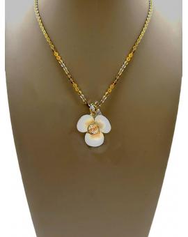 COLLARES DORADOS BONITOS CON FLOR BLANCA DE NACAR Y CRISTAL 2