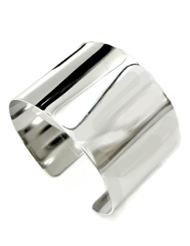 PULSERAS PLATEADAS ANCHAS CON LAS QUE CONSEGUIR TU MEJOR LOOK