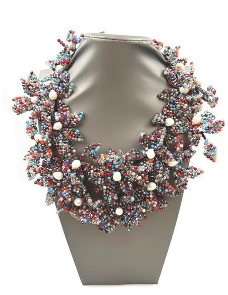 COLLAR MULTICOLOR CON PERLAS DISEÑO CAROLINA CON FLORES