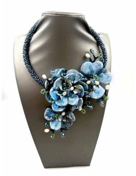 COLLARES AZULES CON FLORES PARA UN LOOK FABULOSO EN BODAS
