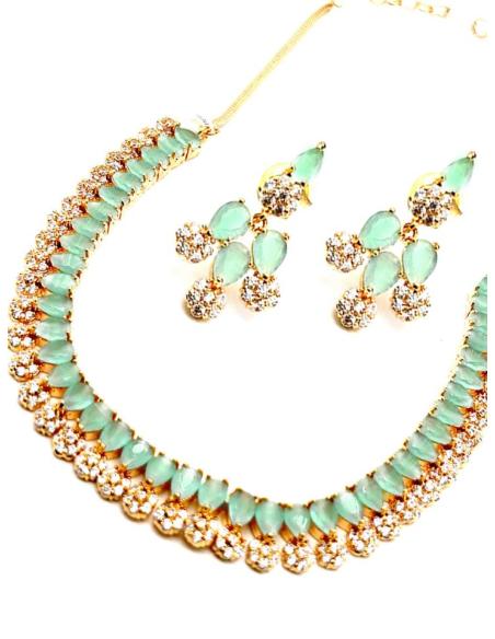 COLLARES DE PEDRERIA VERDE AGUA CON FLORECITAS DE CIRCONITAS