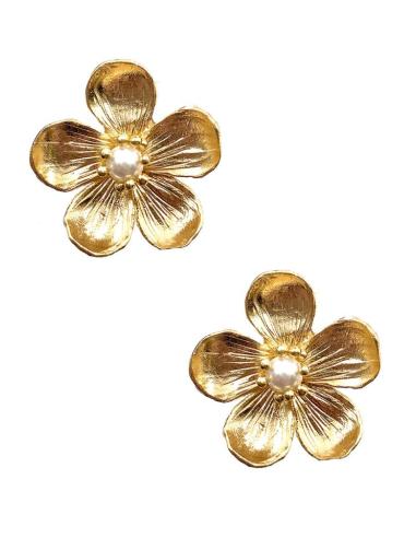 PENDIENTES CORTOS DORADOS DE FLORES CON DETALLE DE PERLA