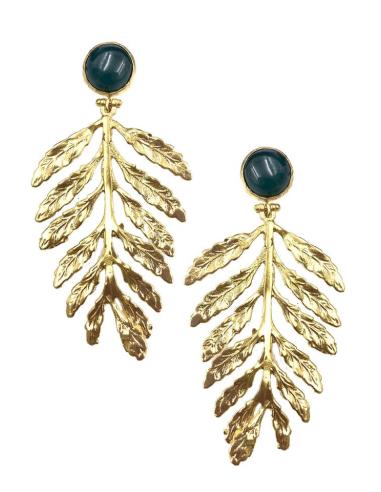 PENDIENTES LARGOS DORADOS DE VISTOSA HOJA Y PIEDRAS VERDE OSCURO