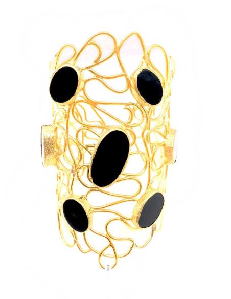 PULSERAS DORADAS CON PRECIOSO DISEÑO CALADO CON PIEDRAS NEGRAS