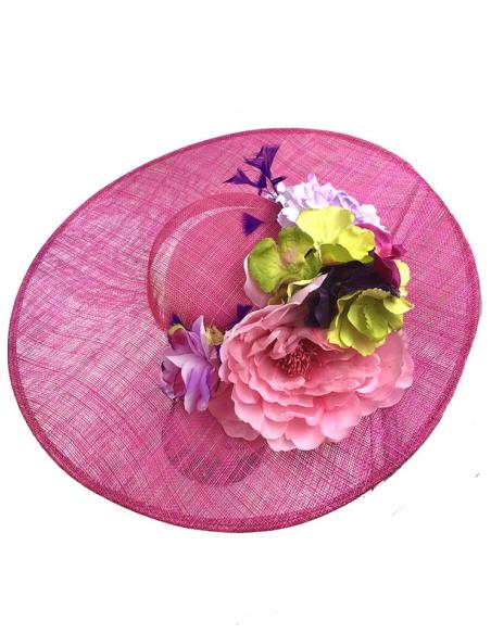 TOCADOS MUJER FUCSIAS CON PRECIOSA DECORACION FLORAL Y PLUMITAS MORADAS