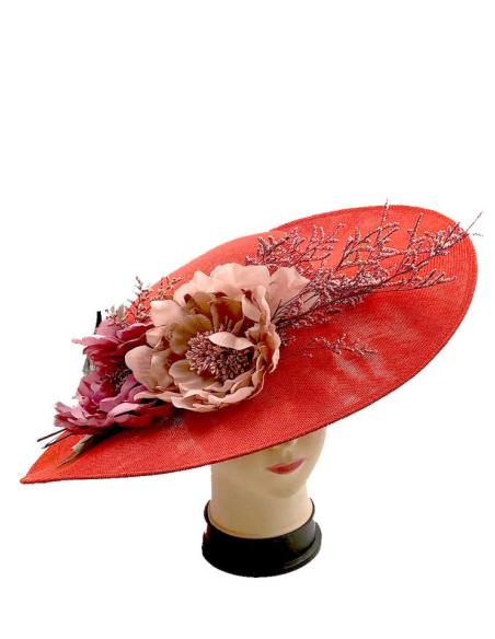 TOCADOS PAMELA ROJA CON VISTOSA DECORACION FLORAL Y PANICULATA SECA