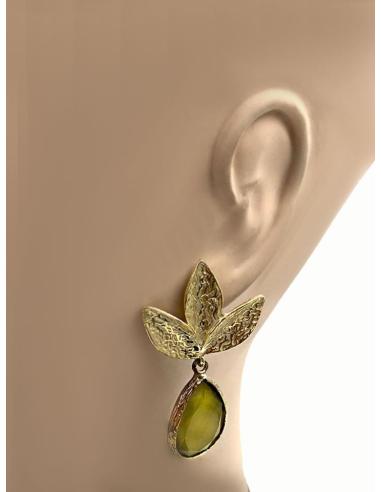 PENDIENTES DE PIEDRA SENCILLOS Y ELEGANTES CON HOJAS DORADAS
