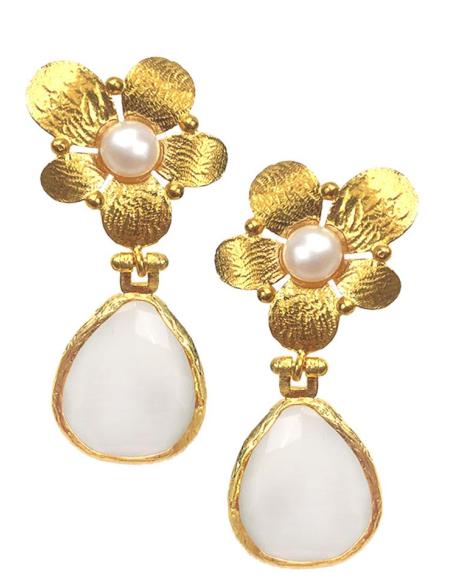 PENDIENTES MUJER DORADOS DE FLOR CON PERLA Y LAGRIMA COLOR