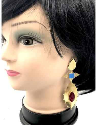 PENDIENTES LARGOS DORADOS Y GRANATES CON DISEÑO ACTUAL