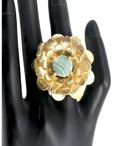 ANILLOS DORADOS MUJER DE FLOR GRANDE CON PIEDRA VERDOSA