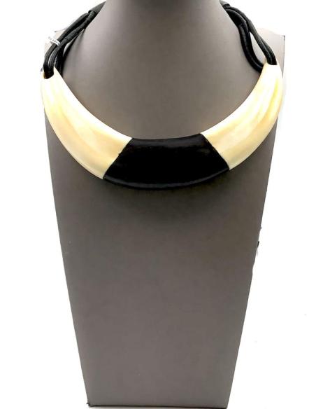 COLLAR MUJER DE MADERA DE EBANO Y COLMILLO FACOCHERO