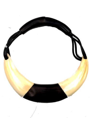 COLLAR MUJER DE MADERA DE EBANO Y COLMILLO FACOCHERO