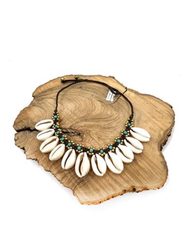 COLLARES CORTOS DE VERANO DE MACRAME CON CONCHAS