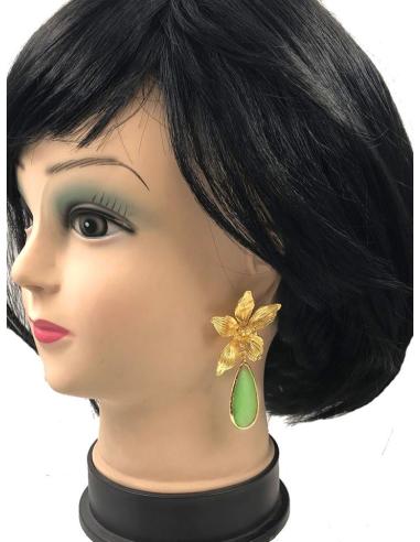 PENDIENTES LARGOS MUJER EN PIEDRA VERDE AGUA Y FLOR DORADA