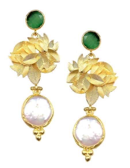 PENDIENTES LARGOS DORADOS CON DETALLE VERDE CON PERLAS