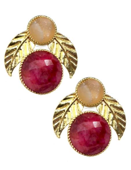 PENDIENTES PEQUEÑOS BODA CON HOJITAS DORADAS Y PIEDRA FUCSIA BUGAMBILIA