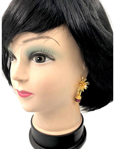 PENDIENTES DORADOS CON DISEÑO ESTRELLADO DE PERLA Y PIEDRA COLOR