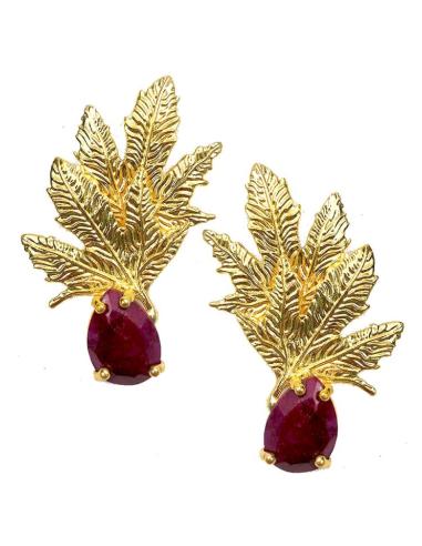 LARGOS PENDIENTES DORADOS Y FUCSIAS DE HOJAS VISTOSAS Y PIEDRA