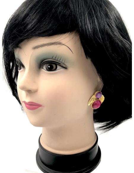 PENDIENTES PEQUEÑOS PARA BODA CON HOJITAS DORADAS Y PIEDRA FUCSIA