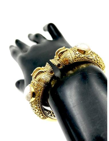 PULSERAS DORADAS CON DRAGONES TAILANDESES Y PIEDRA DE COLOR