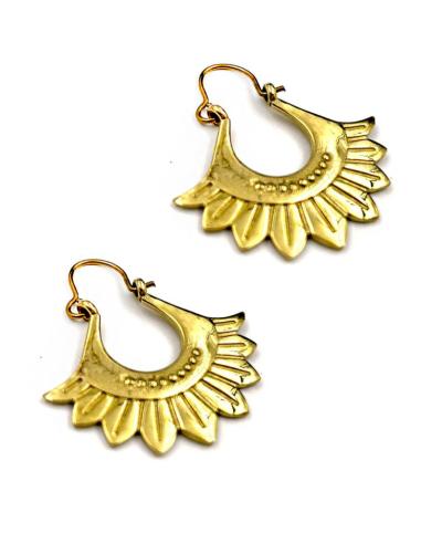 PENDIENTES DE AROS DORADOS CON DISEÑO DE ABANICO TRIBAL