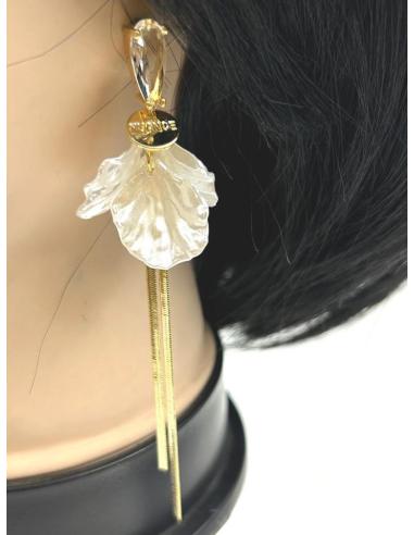 PENDIENTES LARGOS MUJER DE BODA DORADOS CON FLORES BLANCAS