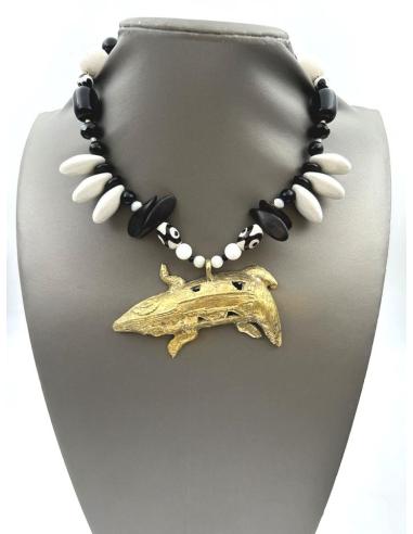 COLLARES MUJER CORTOS BLANCO Y NEGRO CON COCODRILO