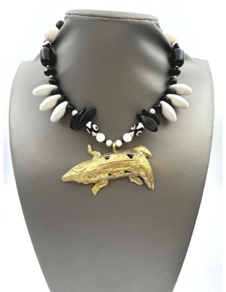 COLLARES MUJER CORTOS BLANCO Y NEGRO CON COCODRILO