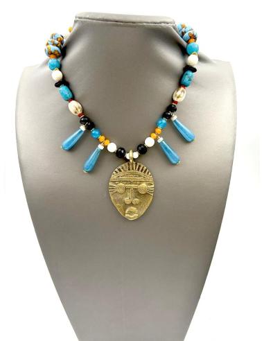 COLLARES MUJER AZULES DE PIEDRA Y MASCARA ANTIGUA AFRICANA