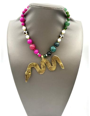 COLLARES MUJER FUCSIAS Y VERDES CON SERPIENTE DEL ARTE ANTIGUO AFRICANO