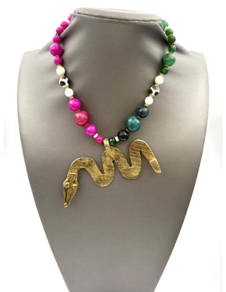 COLLARES MUJER FUCSIAS Y VERDES CON SERPIENTE DEL ARTE ANTIGUO AFRICANO