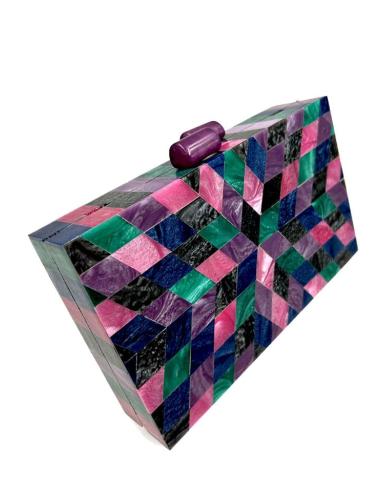 BOLSOS CAREY CLUTCH INVITADA MADRINA Y BODA, FUCSIAS CON VERDES, CON DECORADO GEOMETRICO