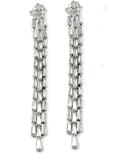 PENDIENTES LARGOS PLATEADOS SOFISTICACION MAXIMA Y ALTO BRILLO PARA LA NOCHE