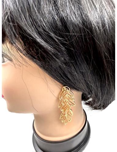PENDIENTES DORADOS LARGOS PARA UN LOOK DE INVITADA PERFECTA