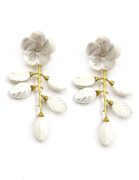 PENDIENTES LARGOS BLANCOS DE NACAR ESTILO ROMANTICO PARA BODAS