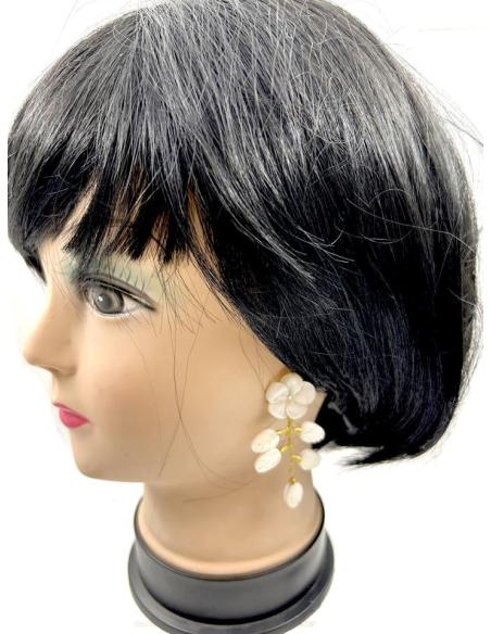 PENDIENTES LARGOS BLANCOS DE NACAR ESTILO ROMANTICO PARA BODAS