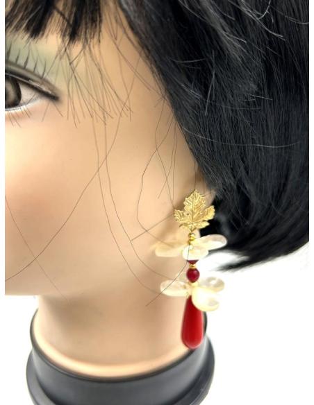 PENDIENTES ROJOS Y BLANCOS CON NACAR DISEÑO FLORAL PARA BODAS