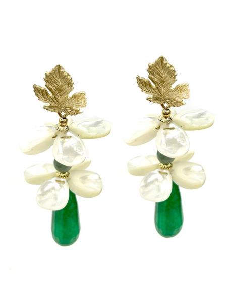 PENDIENTES VERDES Y BLANCOS CON NACAR DISEÑO FLORAL PARA BODAS