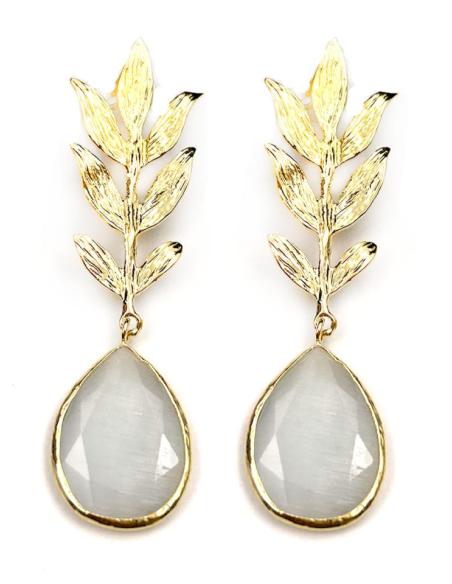 PENDIENTES LARGOS DORADOS CON ELEGANTE HOJA Y LAGRIMA BLANCA