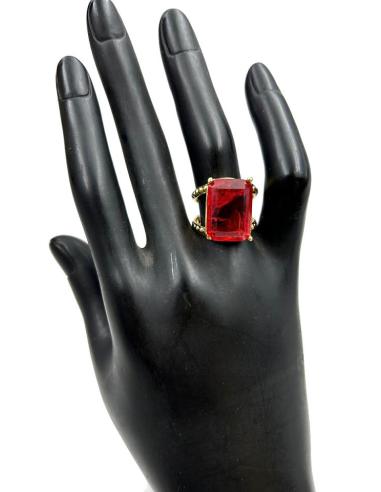 ANILLOS DORADOS Y ROJOS TONO RUBI CON GRAN PIEDRA CUADRADA