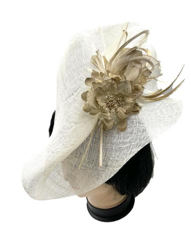 TOCADOS BODA BEIGE Y DORADOS CON EXQUISITO DISEÑO CON PLUMAS FAISAN