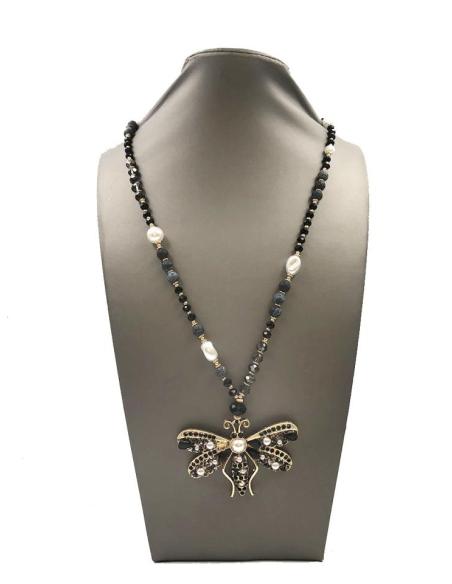 COLLARES NEGROS CON BONITA MARIPOSA IDEAL FONDO DE ARMARIO