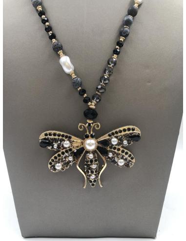 COLLARES NEGROS CON BONITA MARIPOSA IDEAL FONDO DE ARMARIO